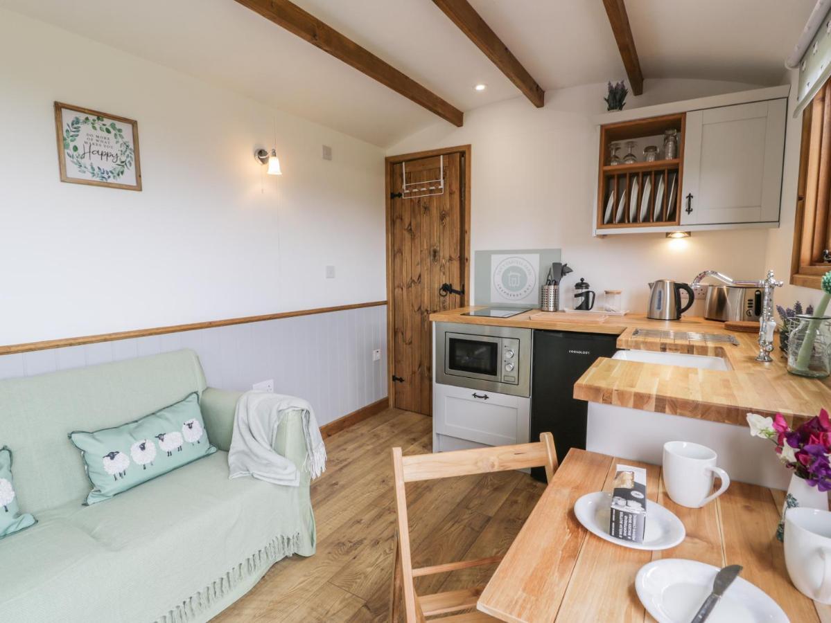 Tan Y Castell Shepherds Hut Llangollen Εξωτερικό φωτογραφία