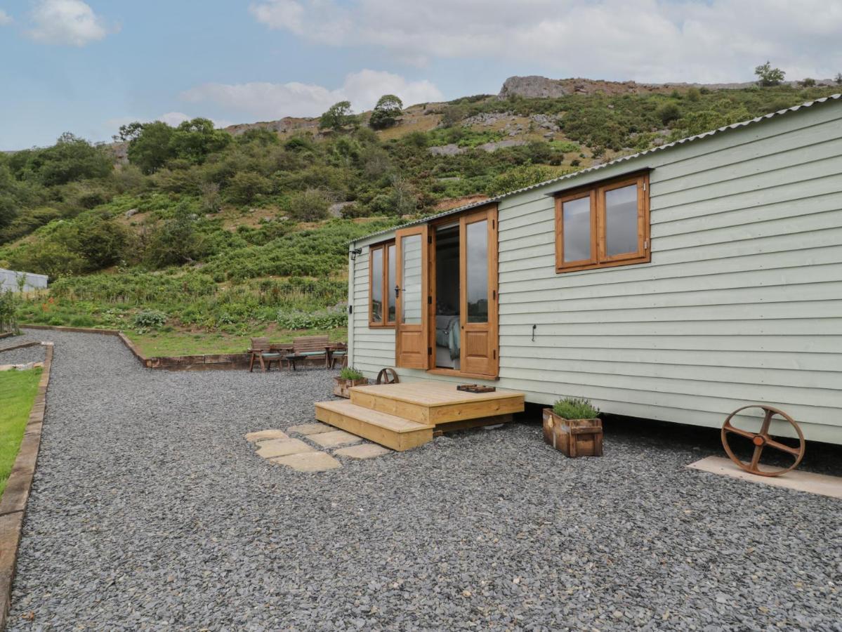 Tan Y Castell Shepherds Hut Llangollen Εξωτερικό φωτογραφία